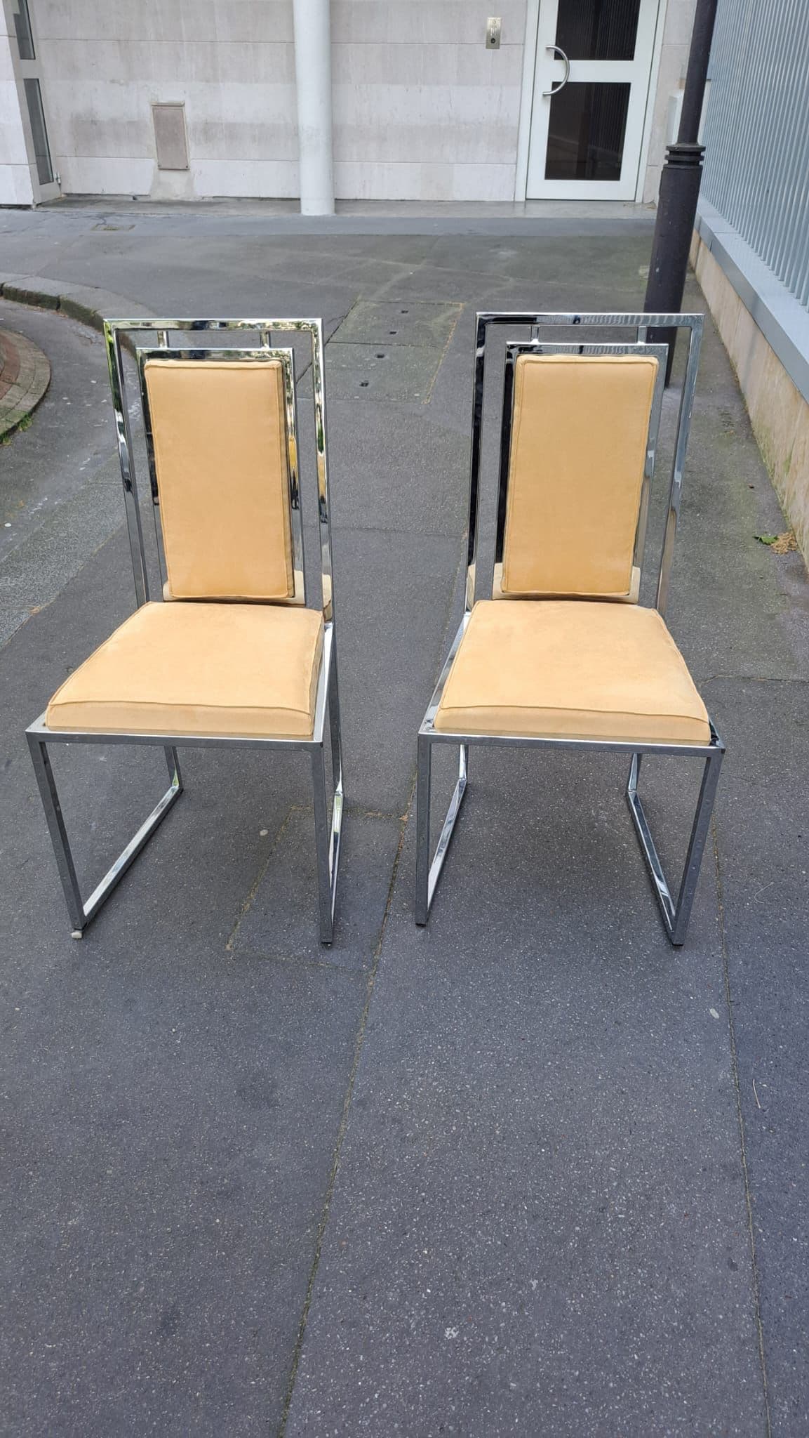 Chaises chromées — siège restauré par Atelier Paul