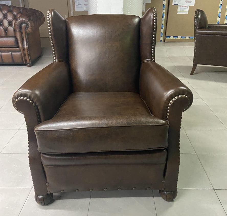 Fauteuil club en cuir après restauration par Atelier Paul