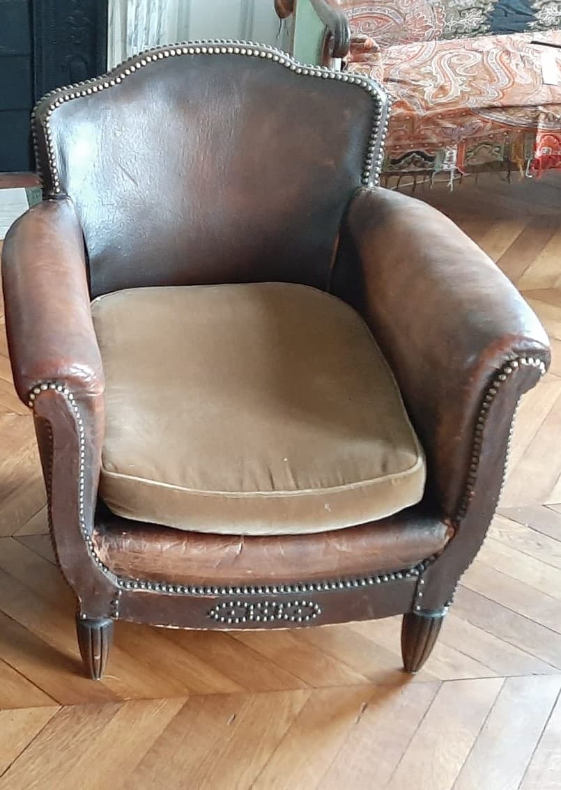 Fauteuil club de famille avant restauration